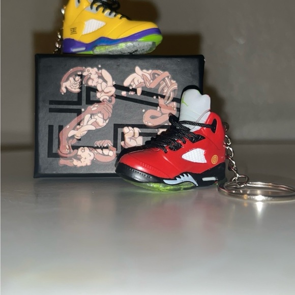 Mini Sneaker Keychains Set - Picture 4 of 9